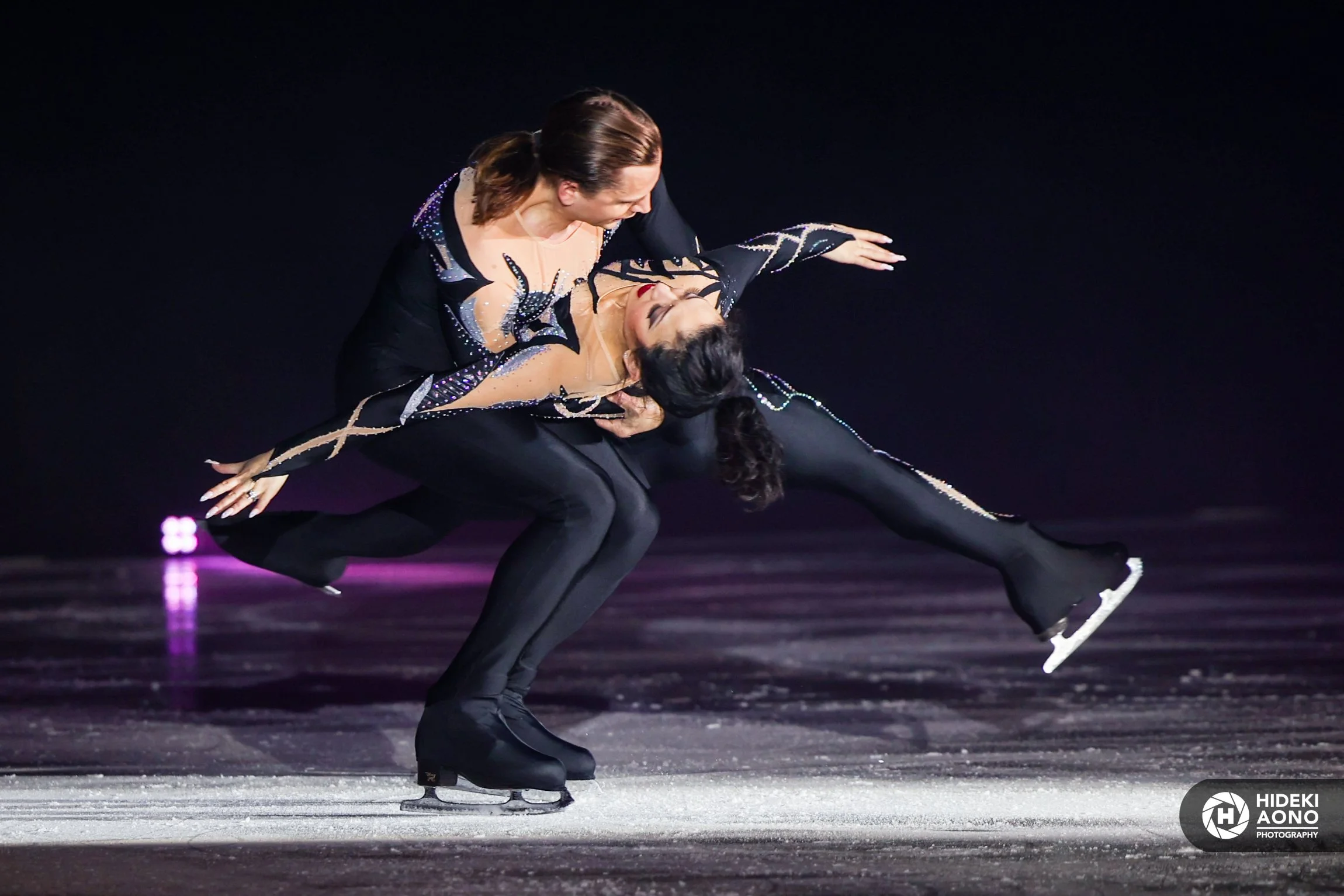Dance performance photography with two performers